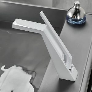 robinet salle de bain blanc