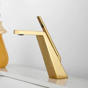 robinet doré contemporain