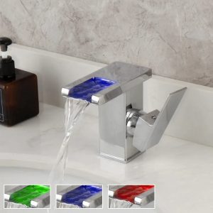 robinet lavabo argenté