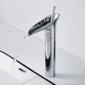 robinet salle de bain argenté