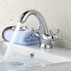 robinet de salle de bain rétro