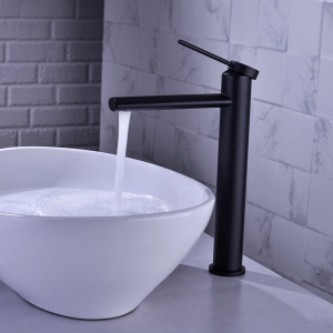 mitigeur sur plan noir mate