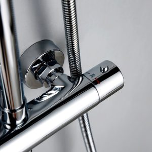 élégante colonne de douche chromée