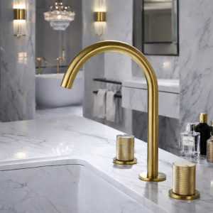 robinet de salle de bain or brossé