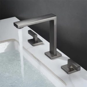 Robinet lavabo argenté éclatant