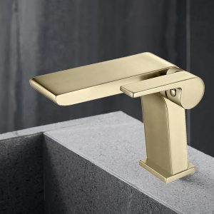 robinet moderne doré