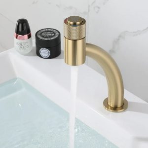 robinet salle de bain doré