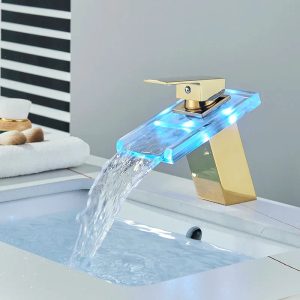 robinet salle de bain doré