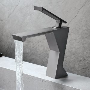 robinet lavabo design argenté