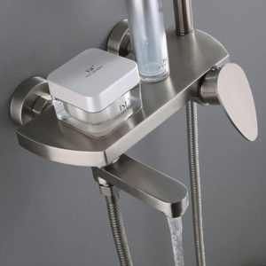 robinet en laiton minimaliste