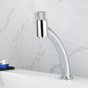 robinet salle de bain argenté