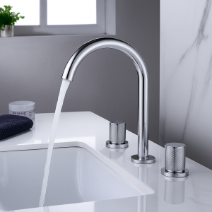 robinet de salle de bain chromé