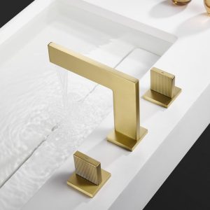 élégant robinet de salle de bain or brossé